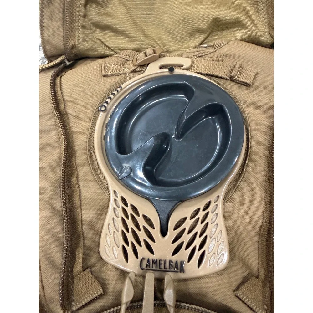 Eagle Industries USMC‎ Hydration Carrier Coyote Brown 8465-01-600-7882 CamelBak